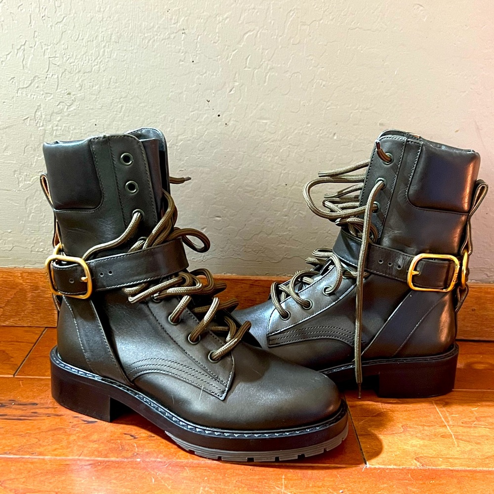 CHOLÉ LEATHER LACE UP BOOTS.